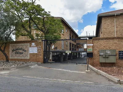 2 Bedroom Apartment For Sale in Roodepoort - WTgm.webp