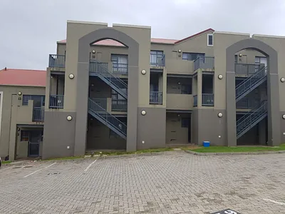 2 Bedroom Apartment For Sale in Uitenhage - njR5.webp