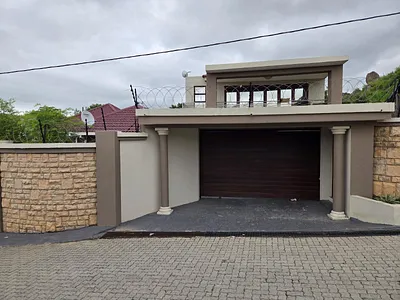4 Bedroom House For Sale in Nsikazi - E9bz.webp