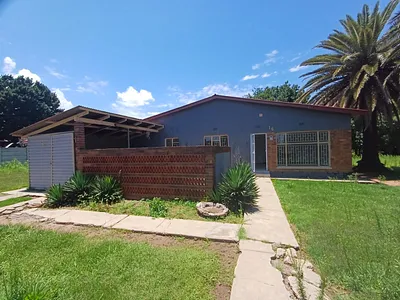 3 Bedroom House For Sale in Klerksdorp - 9gTz.webp