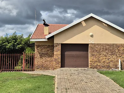 3 Bedroom House For Sale in Lydenburg - oriy.webp