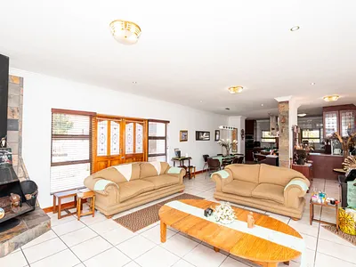 3 Bedroom House For Sale in Langebaan - r7ny.webp