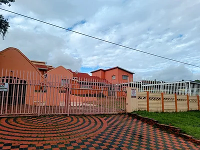 8 Bedroom House For Sale in Roodepoort - 0uMJ.webp