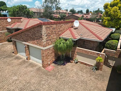 3 Bedroom Townhouse For Sale in Roodepoort - asYC.webp