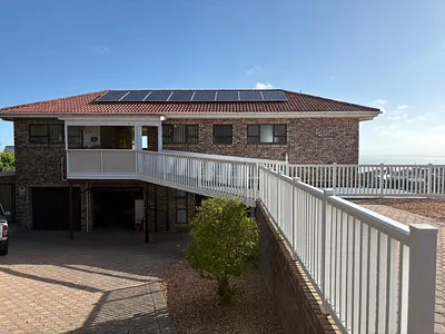 4 Bedroom House For Sale in Mossel Bay - rBvW.webp
