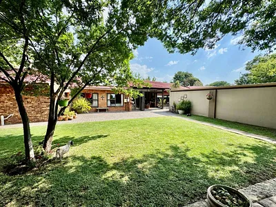 6 Bedroom House For Sale in Secunda - Qks6.webp