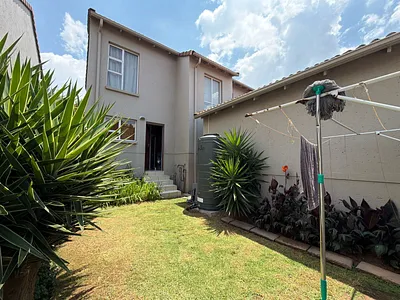 3 Bedroom House To Rent in Sandton - vlu3.webp