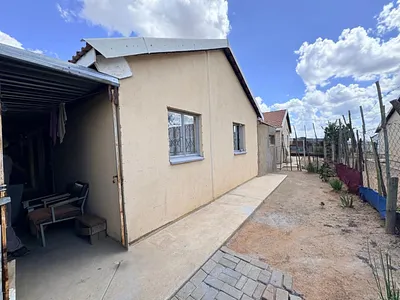 4 Bedroom House For Sale in Kimberley - M3jy.webp