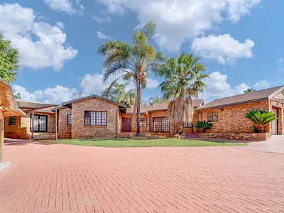 4 Bedroom House For Sale in Roodepoort - M845.webp