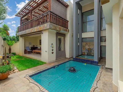 3 Bedroom House For Sale in Roodepoort - HYzi.webp