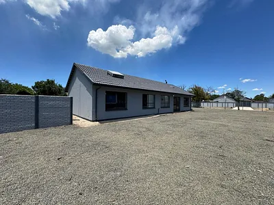 3 Bedroom House For Sale in Secunda - 43TI.webp