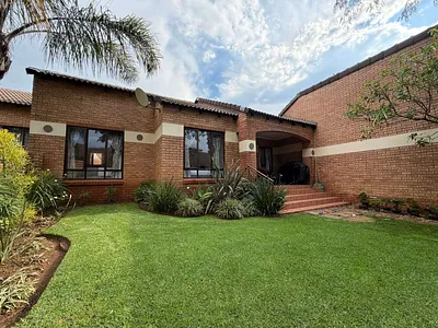 2 Bedroom Townhouse For Sale in Pretoria - n7zM.webp