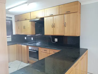2 Bedroom Apartment For Sale in Roodepoort - 5C0o.webp