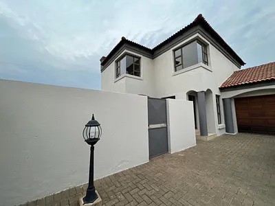 3 Bedroom Townhouse For Sale in Kimberley - lMgA.webp
