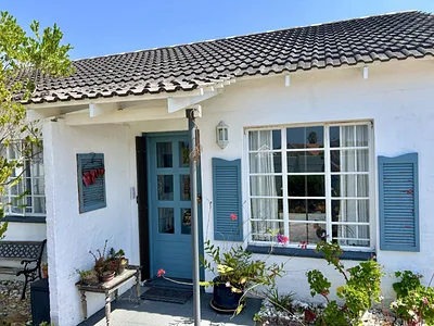 2 Bedroom House For Sale in Wilderness - 1wXA.webp