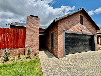 3 Bedroom House For Sale in Secunda - NznV.webp