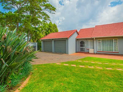 3 Bedroom House For Sale in Roodepoort - YCqE.webp