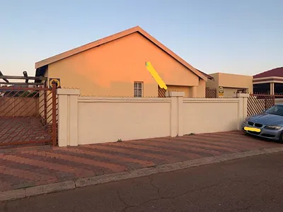 3 Bedroom Townhouse For Sale in Akasia - Ey8G.webp