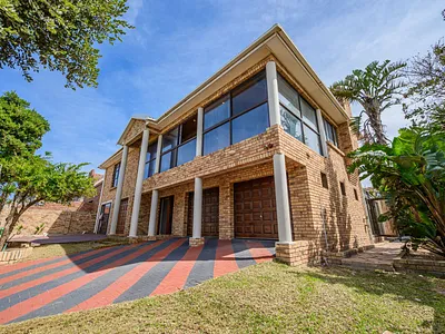 6 Bedroom House For Sale in Port Elizabeth - CaNr.webp