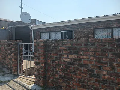2 Bedroom House For Sale in Port Elizabeth - 7sGL.webp