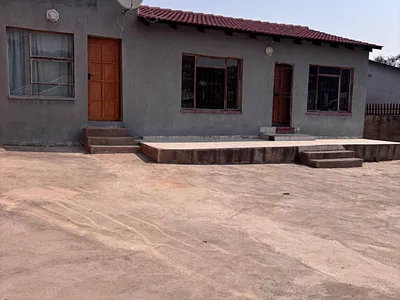 5 Bedroom House For Sale in Nsikazi - XTMM.webp