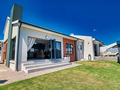 3 Bedroom House For Sale in Hartenbos - ZN3E.webp