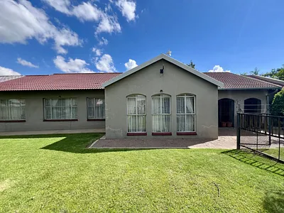 5 Bedroom House For Sale in Ermelo - S06t.webp
