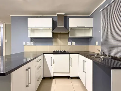 2 Bedroom Apartment For Sale in Gansbaai - toDU.webp