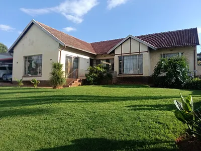 4 Bedroom House For Sale in Krugersdorp - 7paz.webp