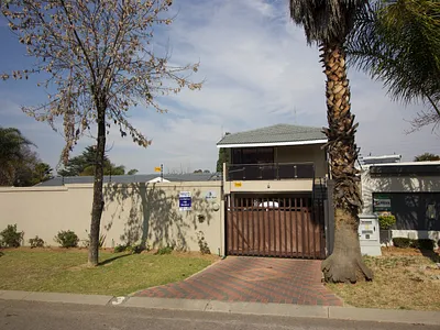 4 Bedroom House To Rent in Randburg - zNnS.webp