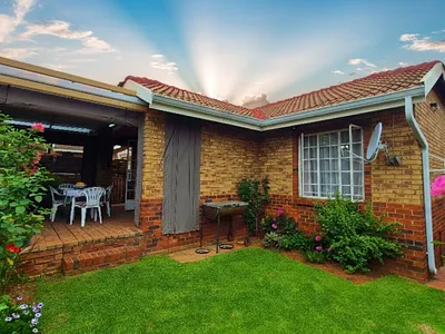 2 Bedroom Townhouse For Sale in Centurion - YyyJ.webp