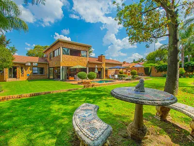 4 Bedroom House For Sale in Randburg - dnTP.webp