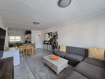 2 Bedroom Apartment To Rent in Somerset West - xuex.webp