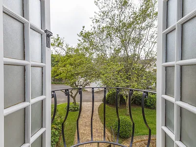 3 Bedroom Townhouse For Sale in Kloof - 82vd.webp