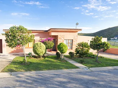 4 Bedroom House For Sale in Port Elizabeth - BmZq.webp