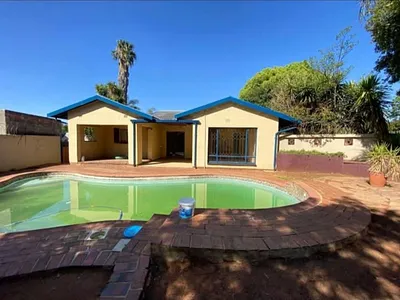 4 Bedroom House For Sale in Kempton Park - azL4.webp