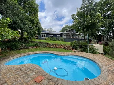 4 Bedroom House For Sale in Roodepoort - ii7P.webp