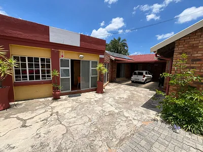 16 Bedroom House For Sale in Kempton Park - 31NW.webp