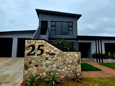 5 Bedroom House For Sale in Stilbaai West, Stilbaai - img