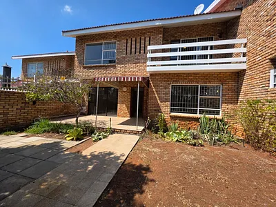 3 Bedroom Townhouse For Sale in Kimberley - img