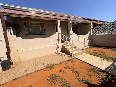 3 Bedroom House For Sale in Kimberley - bnVZ.webp