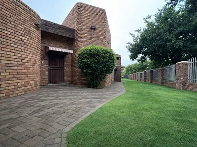 5 Bedroom House For Sale in Ermelo - z0iN.webp