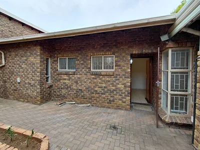 3 Bedroom Townhouse For Sale in Pretoria - im2F.webp