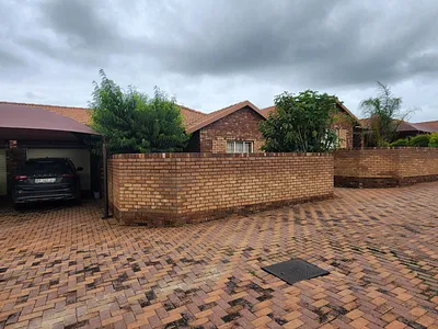 3 Bedroom Townhouse For Sale in Polokwane - 1E17.webp