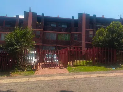 3 Bedroom Townhouse For Sale in Randburg - img
