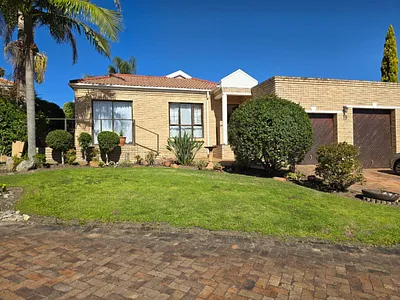 3 Bedroom Townhouse For Sale in George - 6mB8.webp