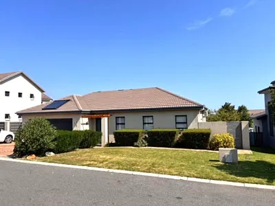 House To Rent in Somerset West - img