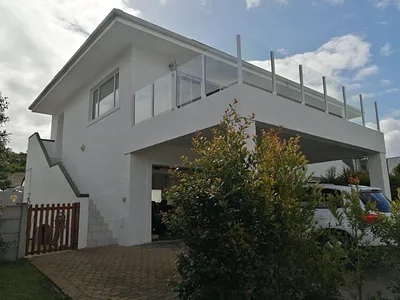 4 Bedroom House For Sale in Stilbaai - DfQW.webp