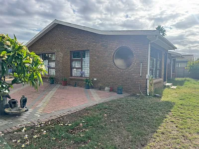 3 Bedroom House For Sale in Mossel Bay - lDmd.webp