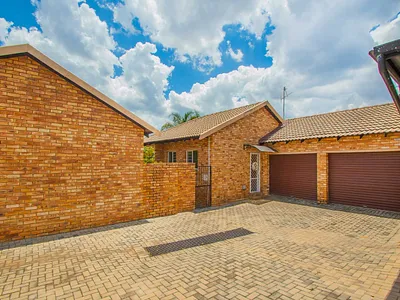 2 Bedroom Townhouse For Sale in Roodepoort - img